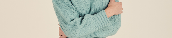 JOHNSTONS CROPPED CABLEKNIT SWEATER