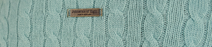 JOHNSTONS CROPPED CABLEKNIT SWEATER