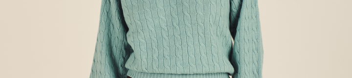 JOHNSTONS CROPPED CABLEKNIT SWEATER