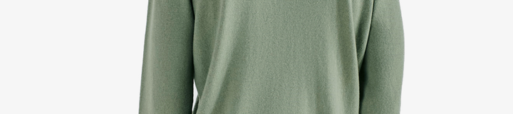 JOHNSTONS CASHMERE CREWNECK SWEATER