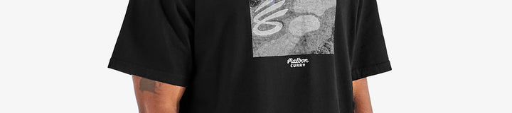 CURRY BRAND GRAPHIC BERMUDA TEE