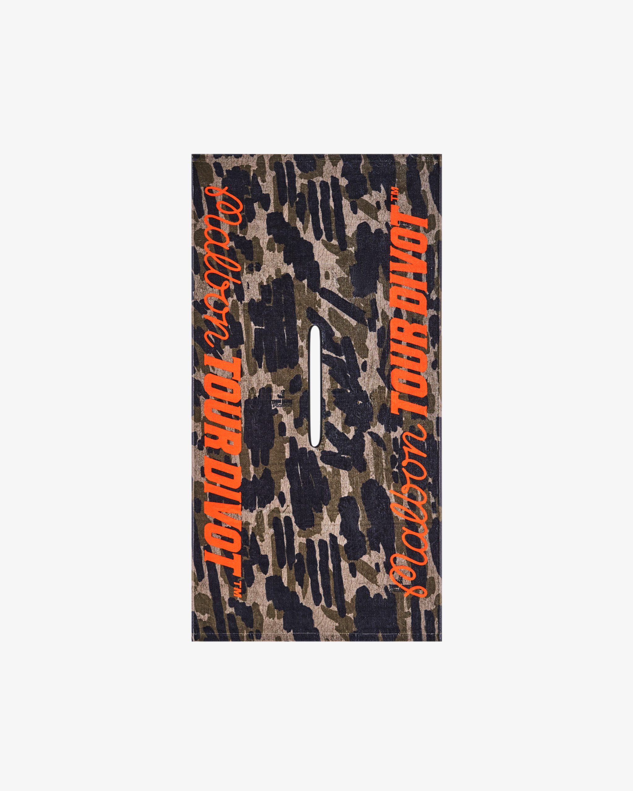TOUR DIVOT CAMO GOLF TOWEL