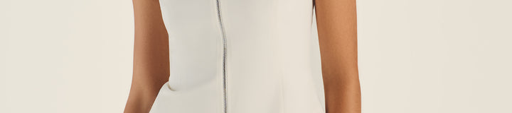 GEMMA ZIP SLEEVELES POLO